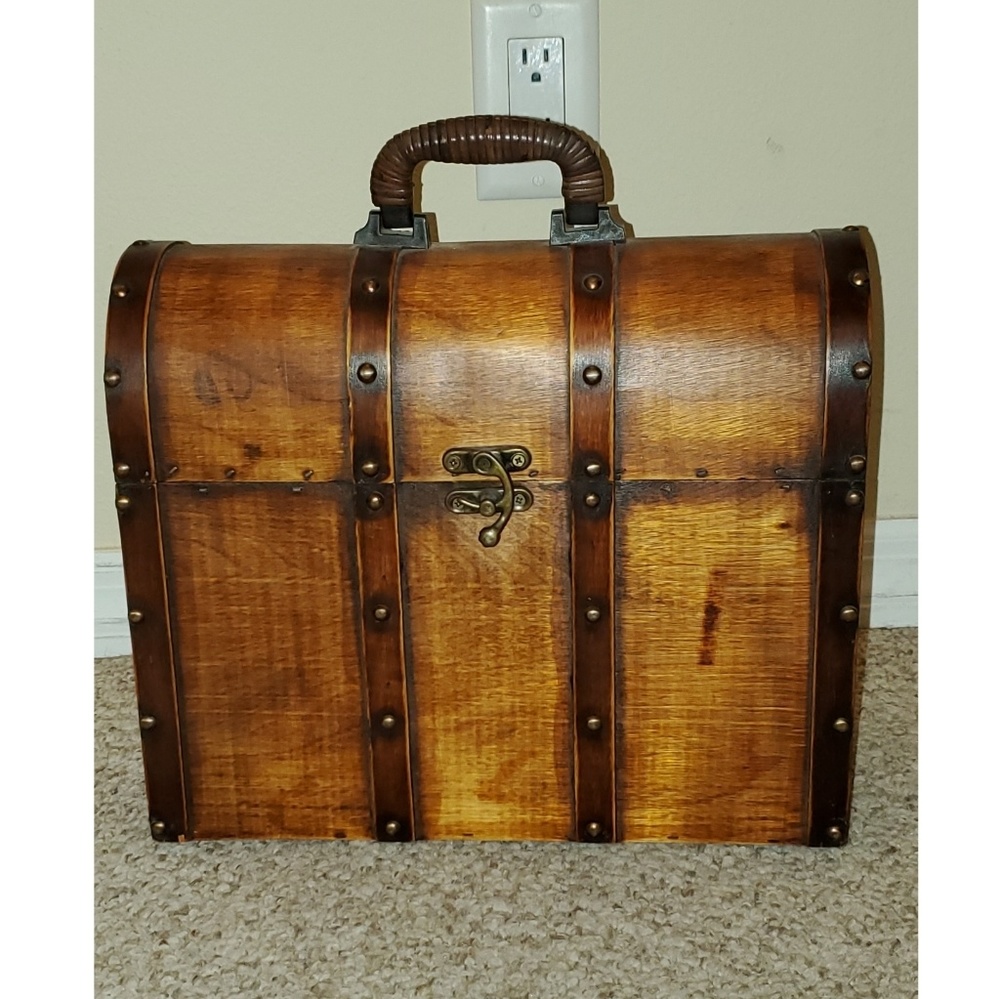 "Vintage" style wooden box purse